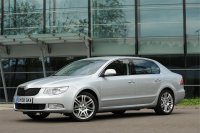 Skoda-Superb-Estate-(3).jpg