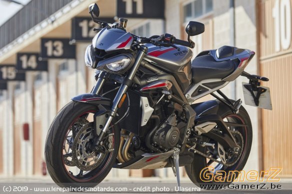 triumph-street-triple-rs-statique-avant.jpg