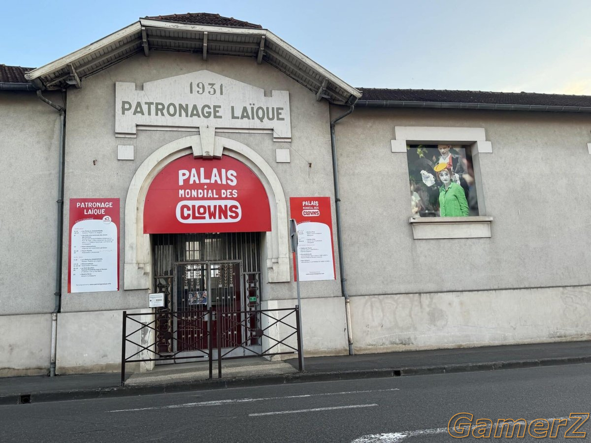 Palais clown.jpg